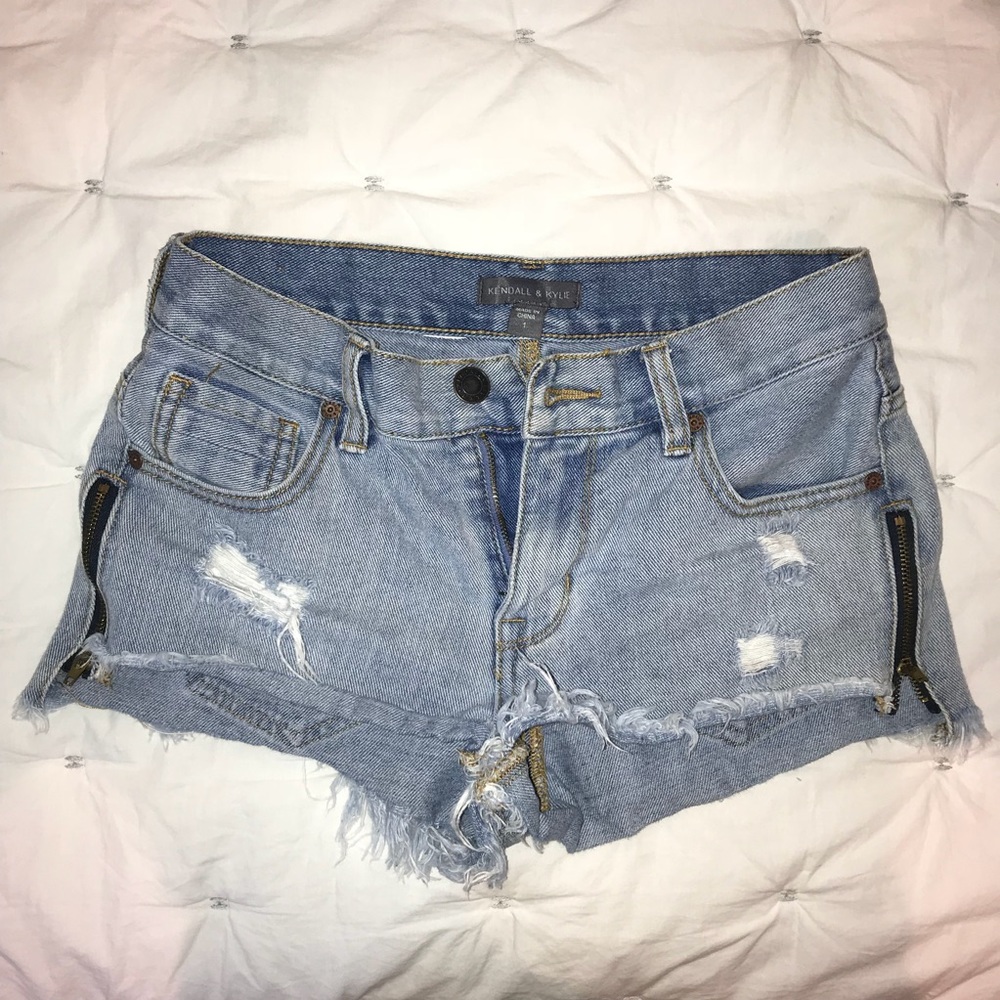 KENDALL & KYLIE SIDE-ZIPPER JEAN SHORTS
